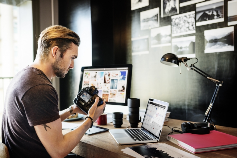 Blogging for Photographers: 4 Tips for Staying on Top of Client Blogs