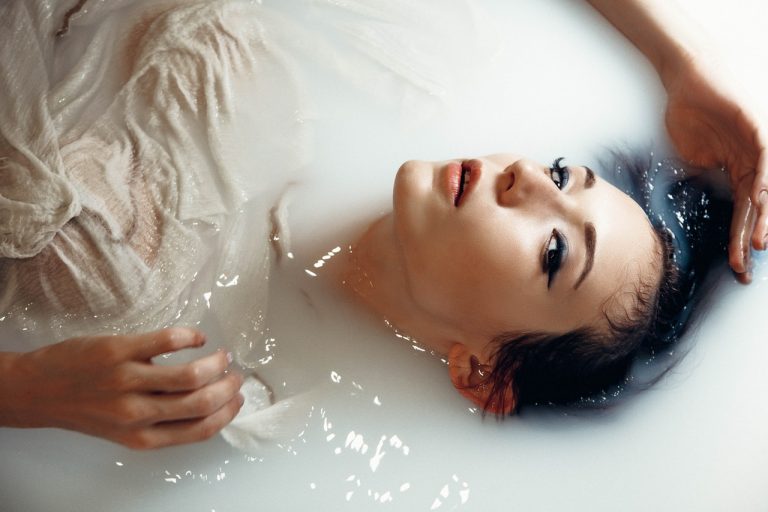 How to Create Milk Bath Photography – The Comprehensive Guide