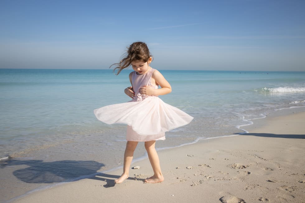 10 Tips for Taking Amazing Photos of Your Kids at the Beach